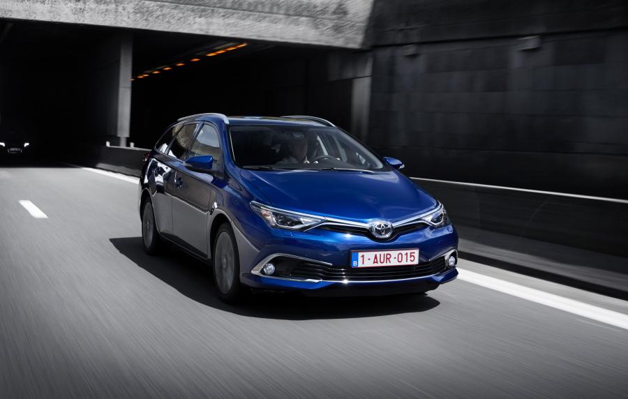  Toyota Auris Tourer Sports 2015 года  (фото 15 из 30)